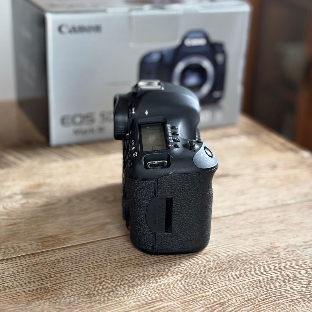 シャッターカウント12497回　Canon EOS 5D Mark Ⅲ