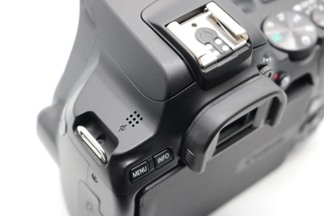 ボディほぼ新品 【Canon EOS Kiss X10 ダブルレンズセット】