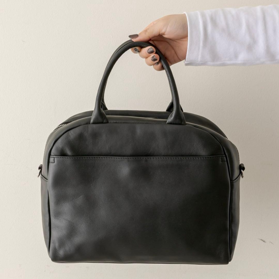 イアパピヨネ 本革 ショルダー付き 2way エンボスボストンバッグ ブラック