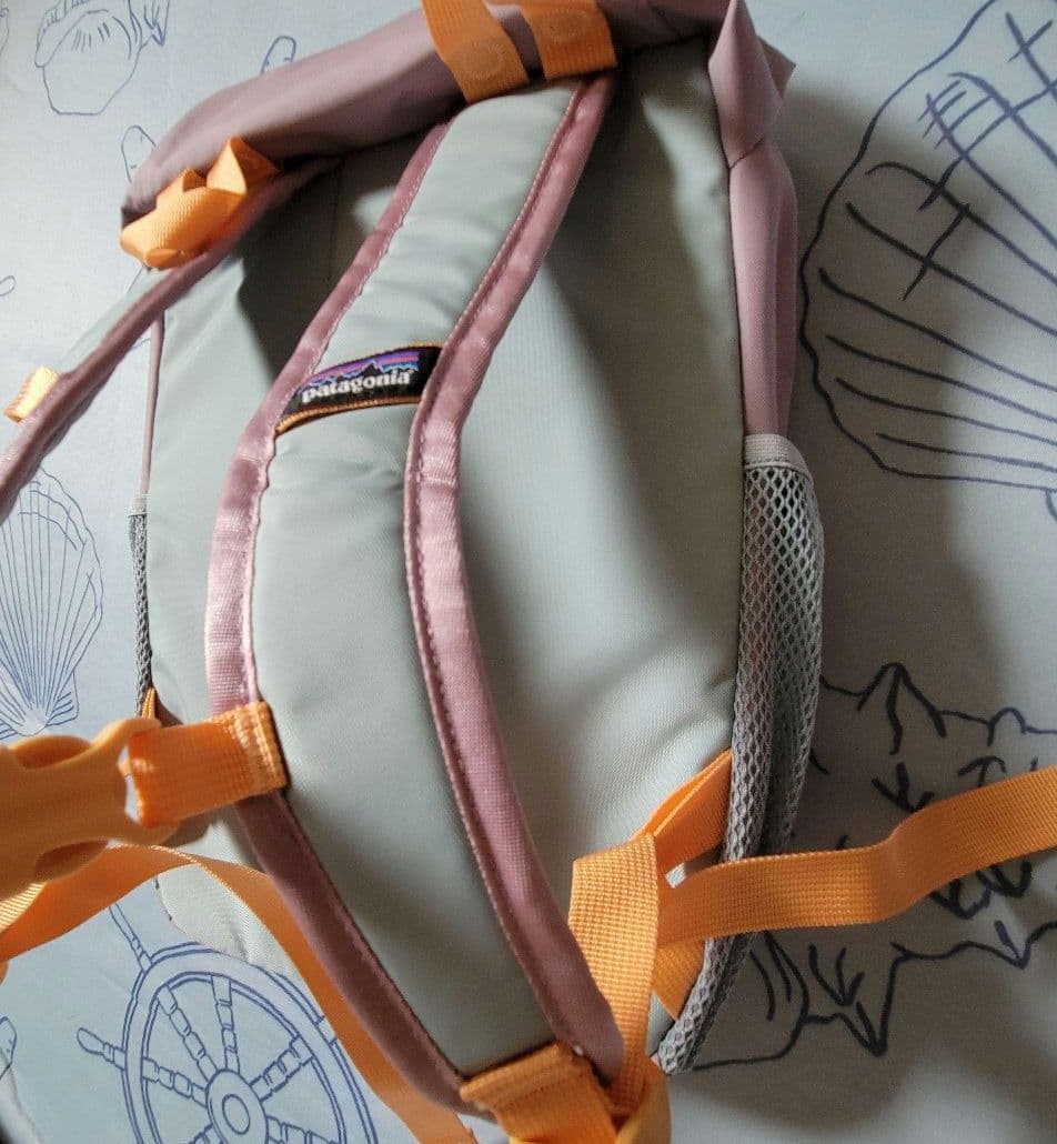 パタゴニア　キッズ デイパック 紫　新品　アウトドア　通学　リュック　学童