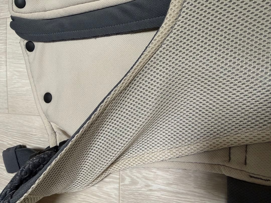 bebe swan メッシュ抱っこ紐　グレー