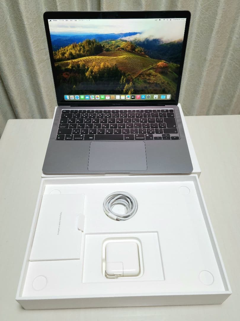 美品Macbook Air 2020 M1/8GB/256GB　9回充電100%