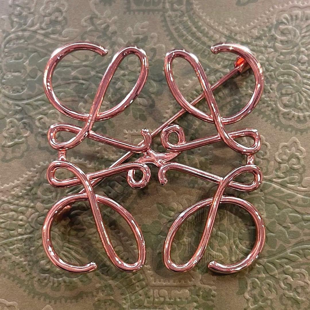 ロエベ　ローズゴールド　ブローチ