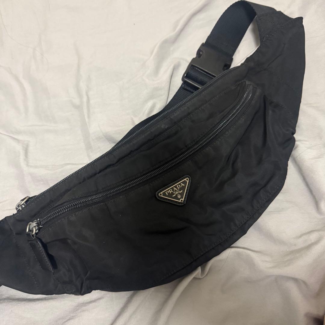 【美品】プラダ 三角 ロゴ プレート ウエストバッグ ナイロン ブラック 袋付き