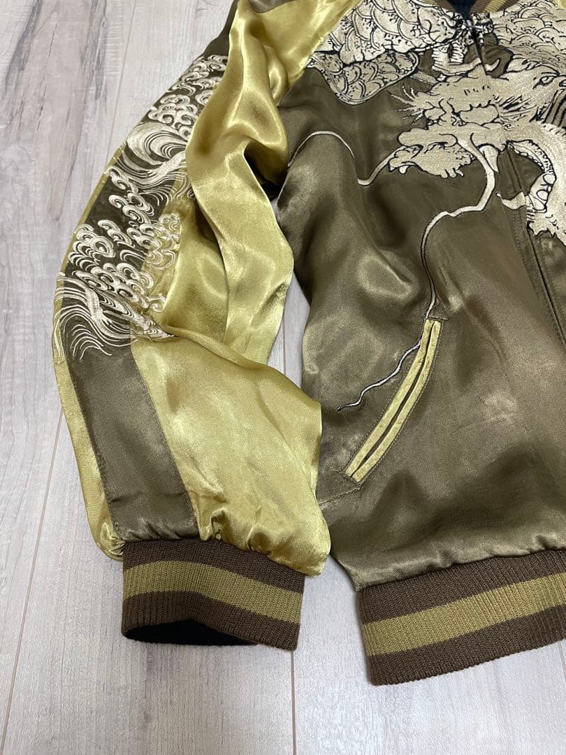スカジャン 金色と黒色 龍刺繍　リバーシブル　茶色と黒色