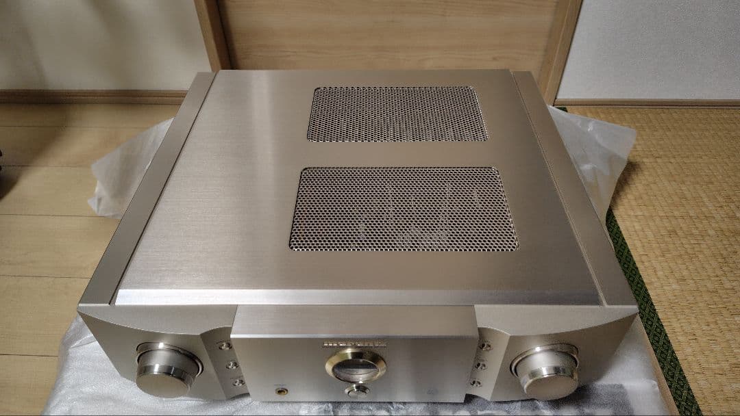 marantz マランツ プリアンプ SC-11S1です。