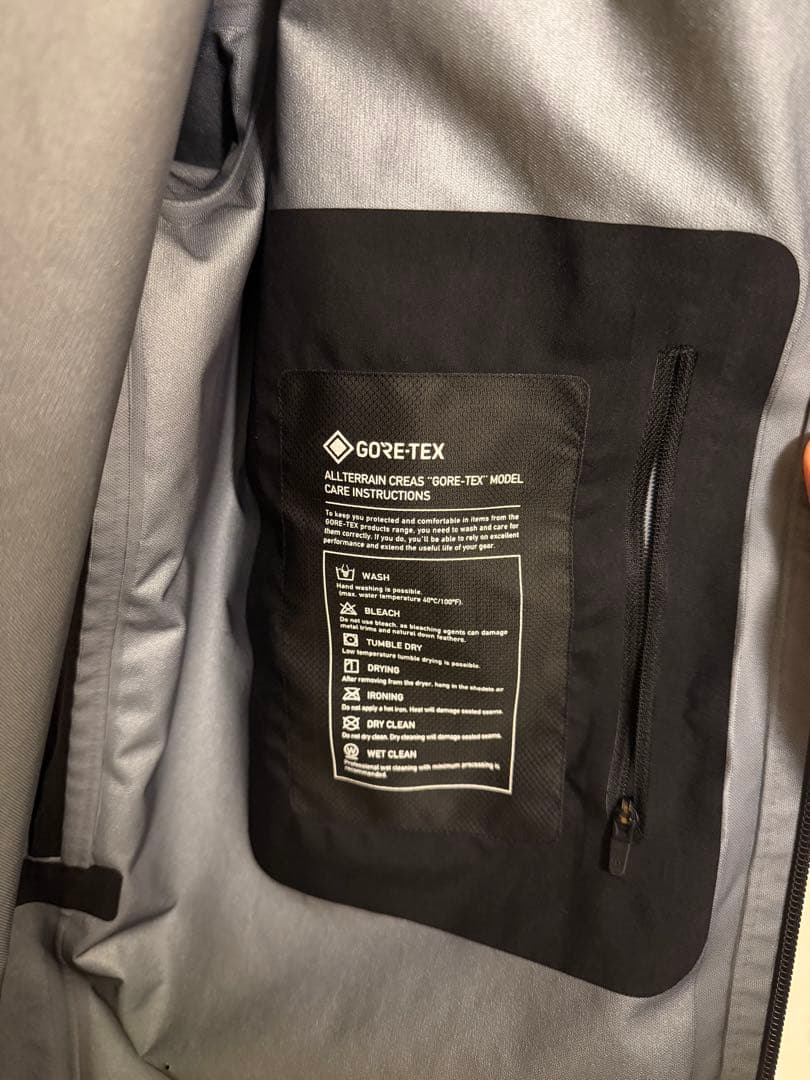 ハードシェルジャケット“ゴアテックス クレアス”