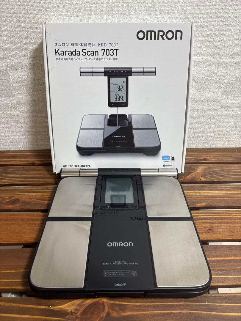 美品・オムロン 体重 体組成計 カラダスキャン ブラック KRD-703T