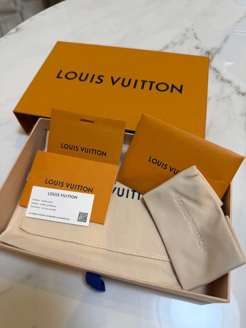 LOUIS VUITTON iPhone15pro用ケース レザー製