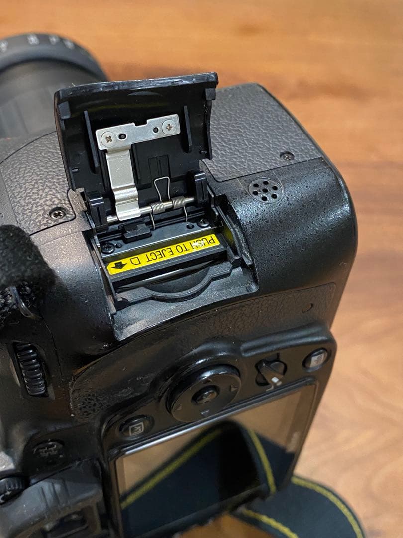 Nikon D90 デジタル一眼Tamron 100-300レンズ付　動作品