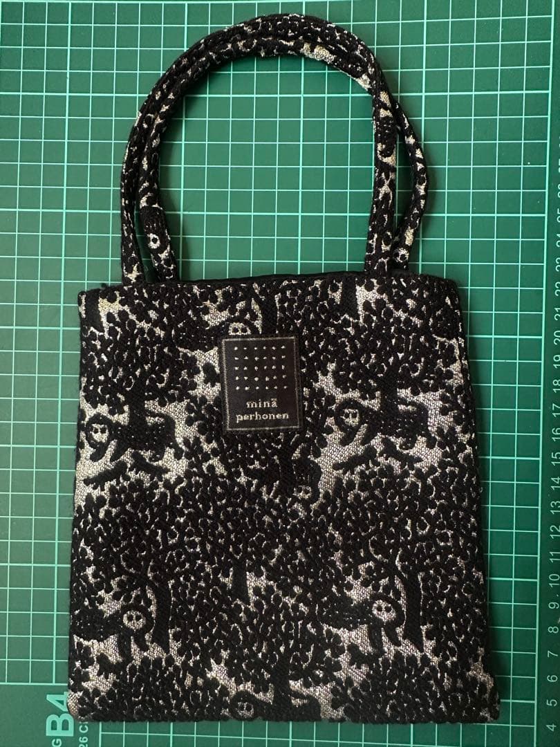 ミナペルホネン　はぎれ　タグない　ひら