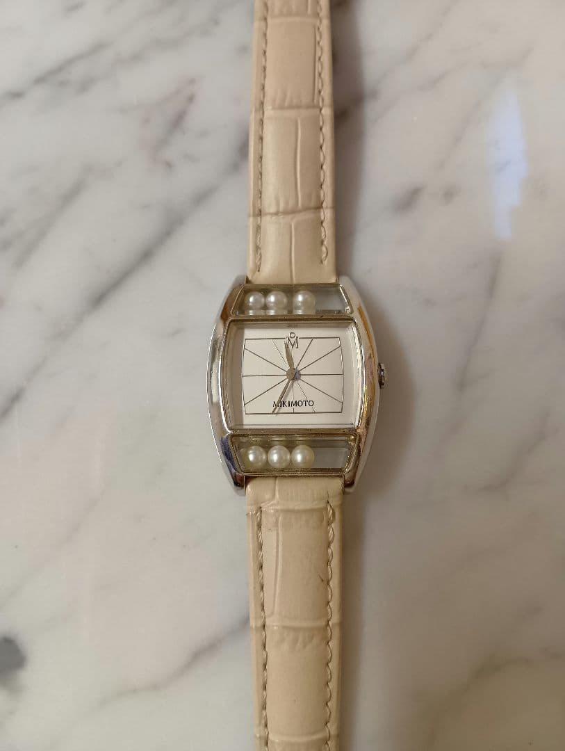 【美品/レザー&電池交換済】MIKIMOTO パール装飾 ベージュレザー腕時計