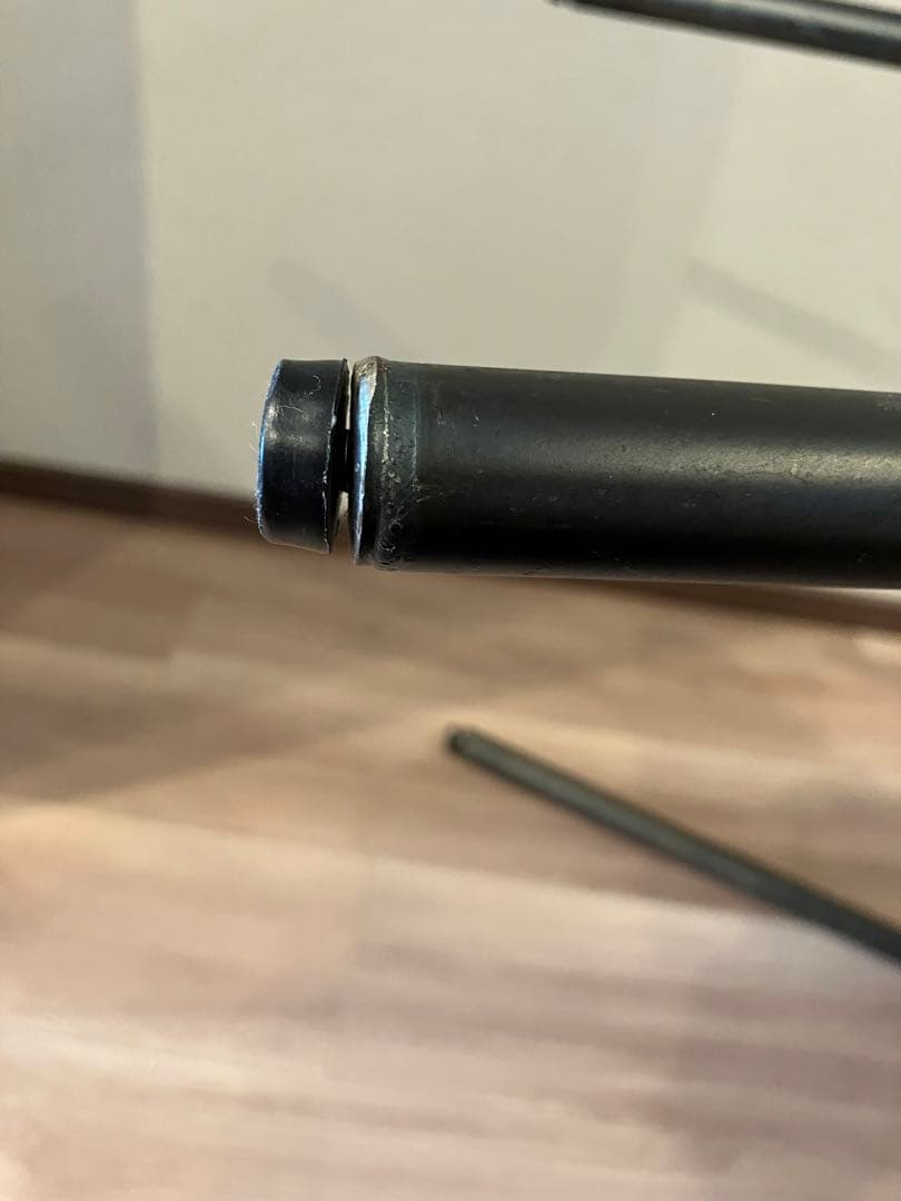 アデペシュ　ダニス ショートアームチェア