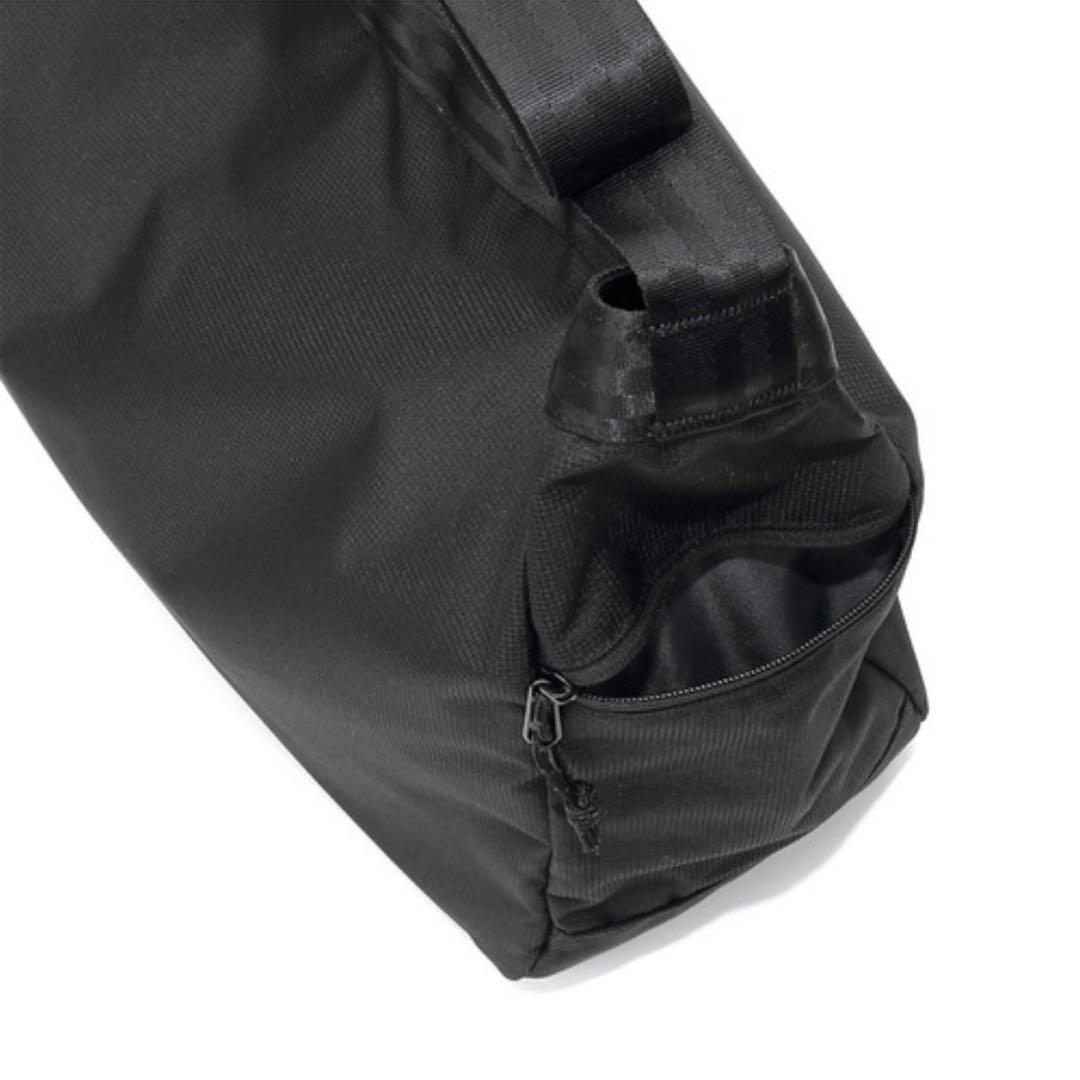 バッグ CHROME NEWSPAPER MESSENGER BLACK 26L