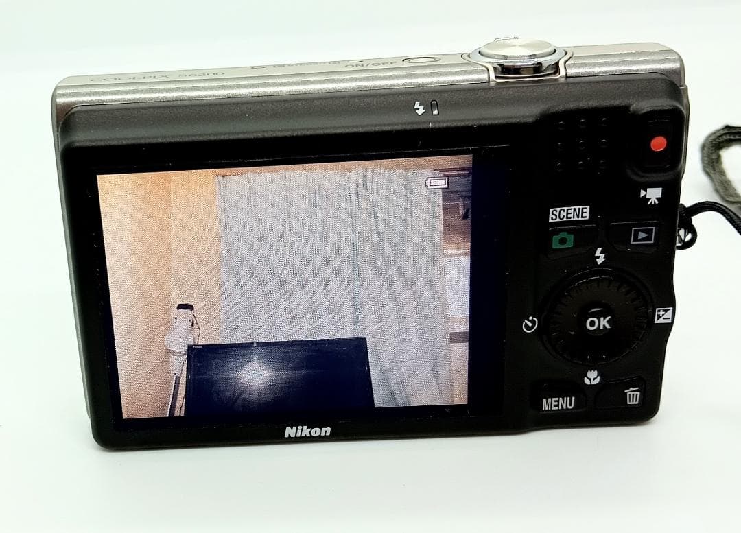 Nikon COOLPIX S6200 Silver 16.0MP 充電器付き