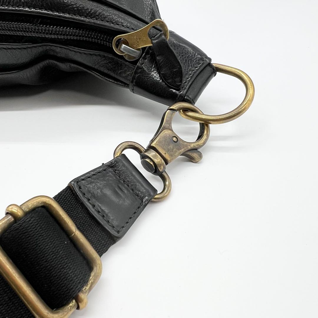 美品✨イルビゾンテ　ショルダーバッグ　ボディバッグ　2way　レザー　ブラック