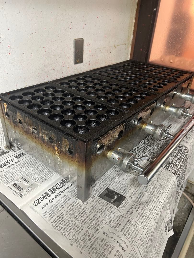 値下げしました【引き取り限定】たこ焼き器28穴　ガスバーナー付鉄鋳物4連 業務用