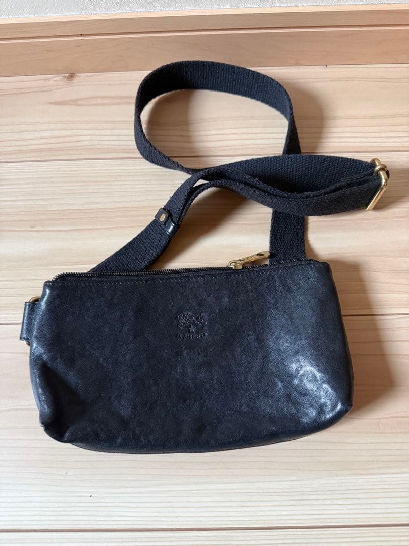 y*5様 【美品】IL BISONTE イルビゾンテ レザー クロスボディバッグ