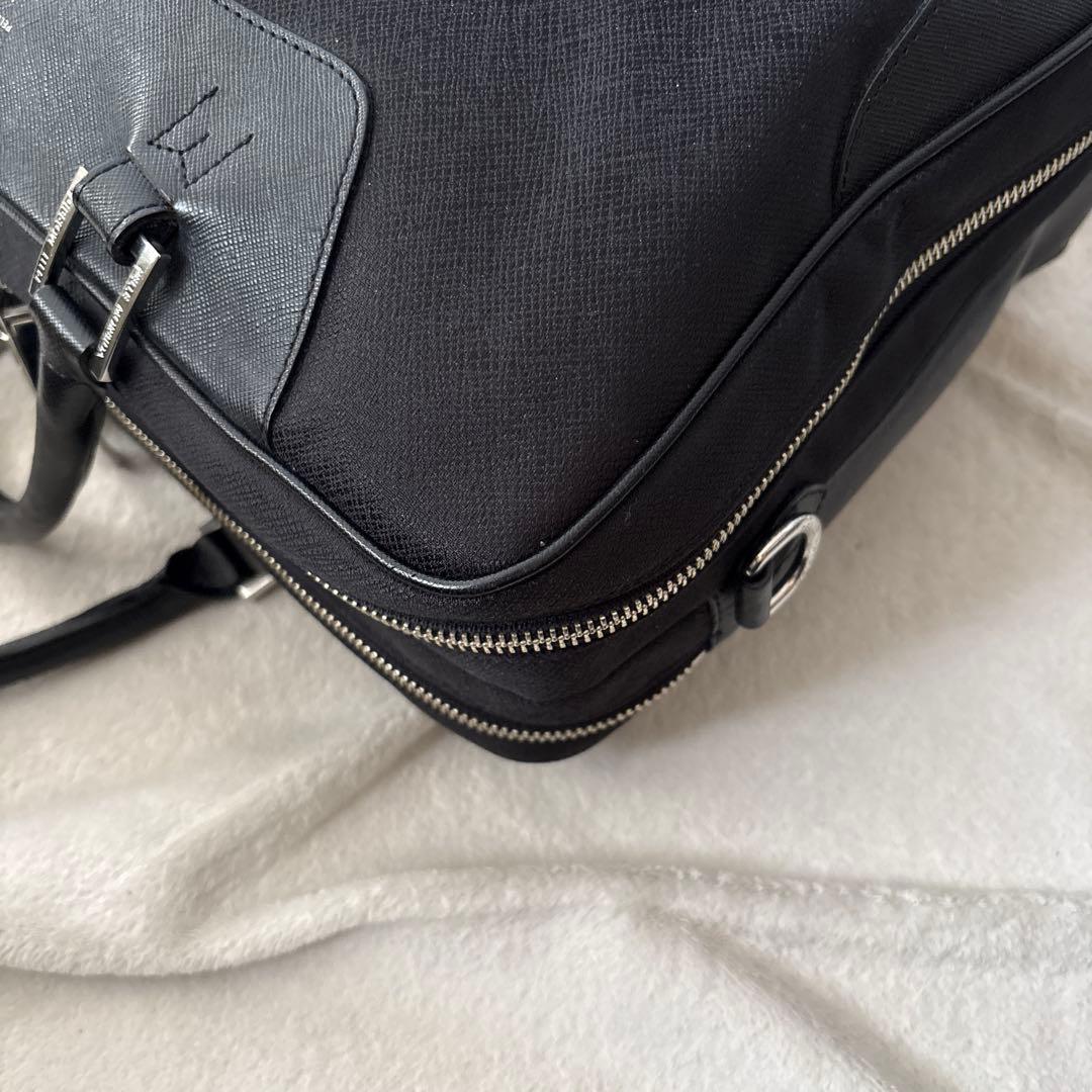 人気✨ペッレモルビダ　ビジネスバッグ 黒　レザー　2層　パソコン収納可能