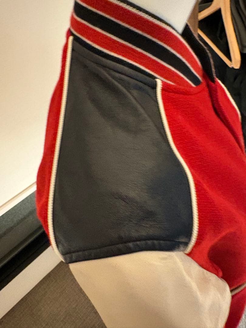 美品ＣＥＬＩＮＥセリーヌスタジャン白赤黒2V56D896C　44ＭＬ