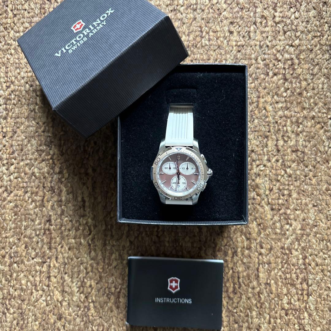 Victorinox クロノグラフ 時計 ホワイト　ビクトリノックス