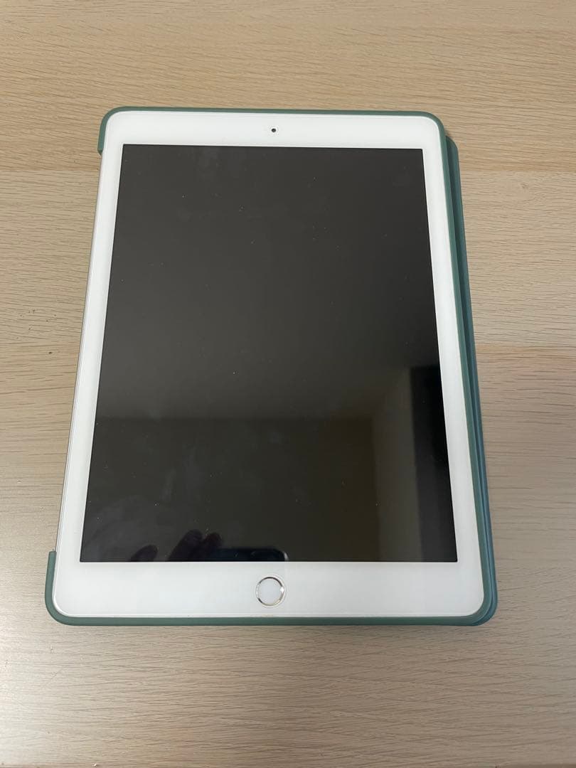 Apple iPad シルバー 6世代 ケース付き