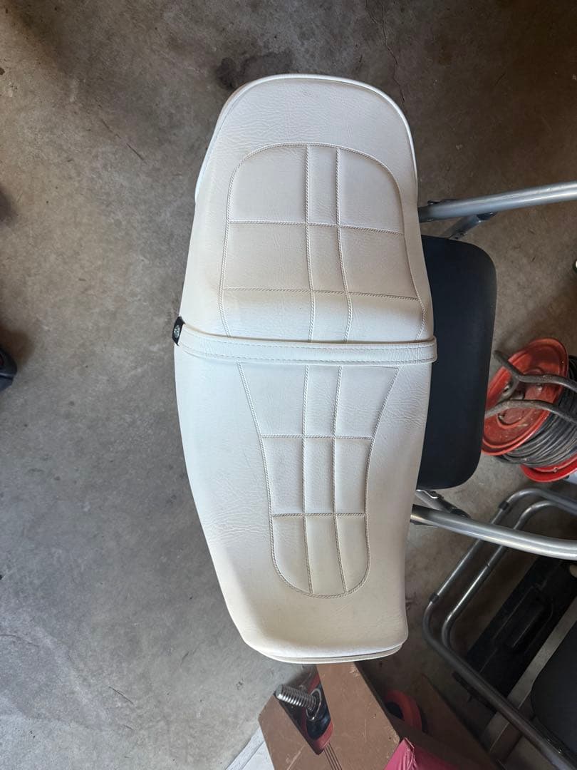 ゼファーχ あんこ抜き　シート　白　ホワイト　カワサキ　kawasaki バイク