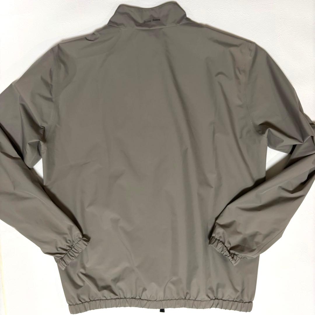ヘルノ ラミナー ゴアテックスナイロン ジップアップブルゾン グレージュ50春夏