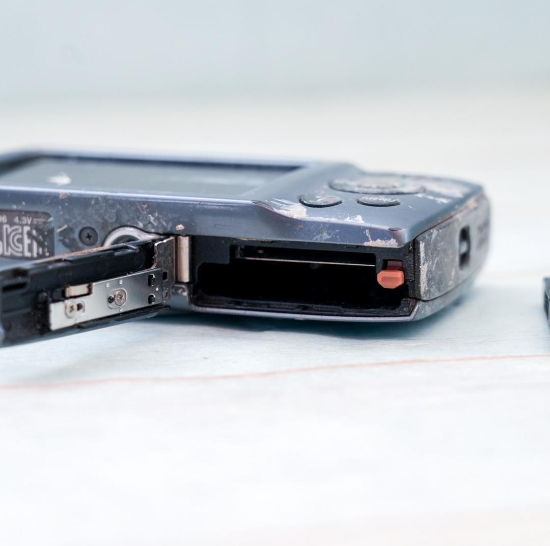 世界に一台だけ　Canon IXY 160 シルバー　動作OK