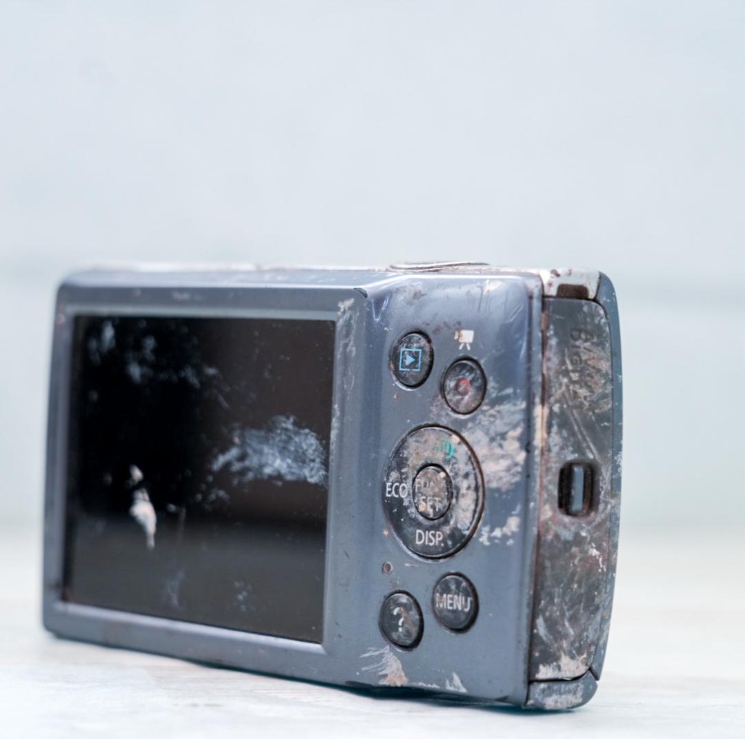 世界に一台だけ　Canon IXY 160 シルバー　動作OK