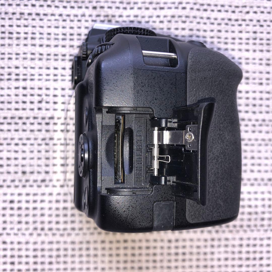 【ジャンク品】Nikon D3300 デジタル一眼レフカメラ のみ バッテリー無