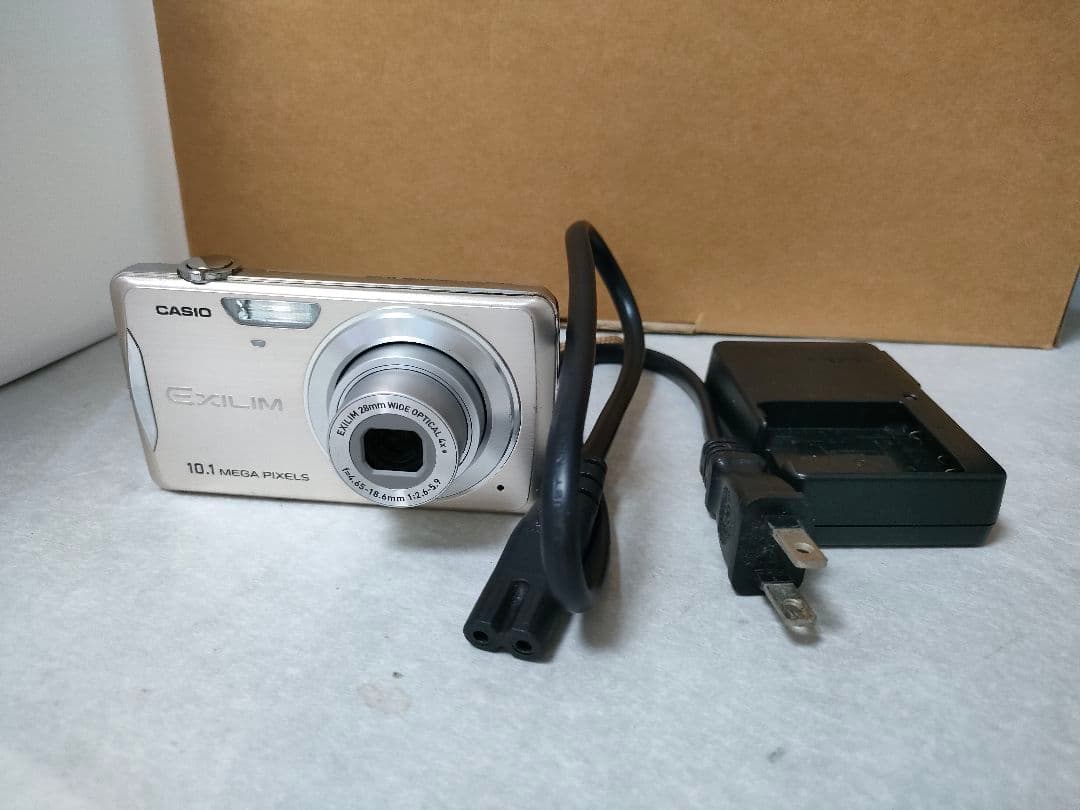 CASIO EXILIM EX-Z270　シルバー　 デジタルカメラ