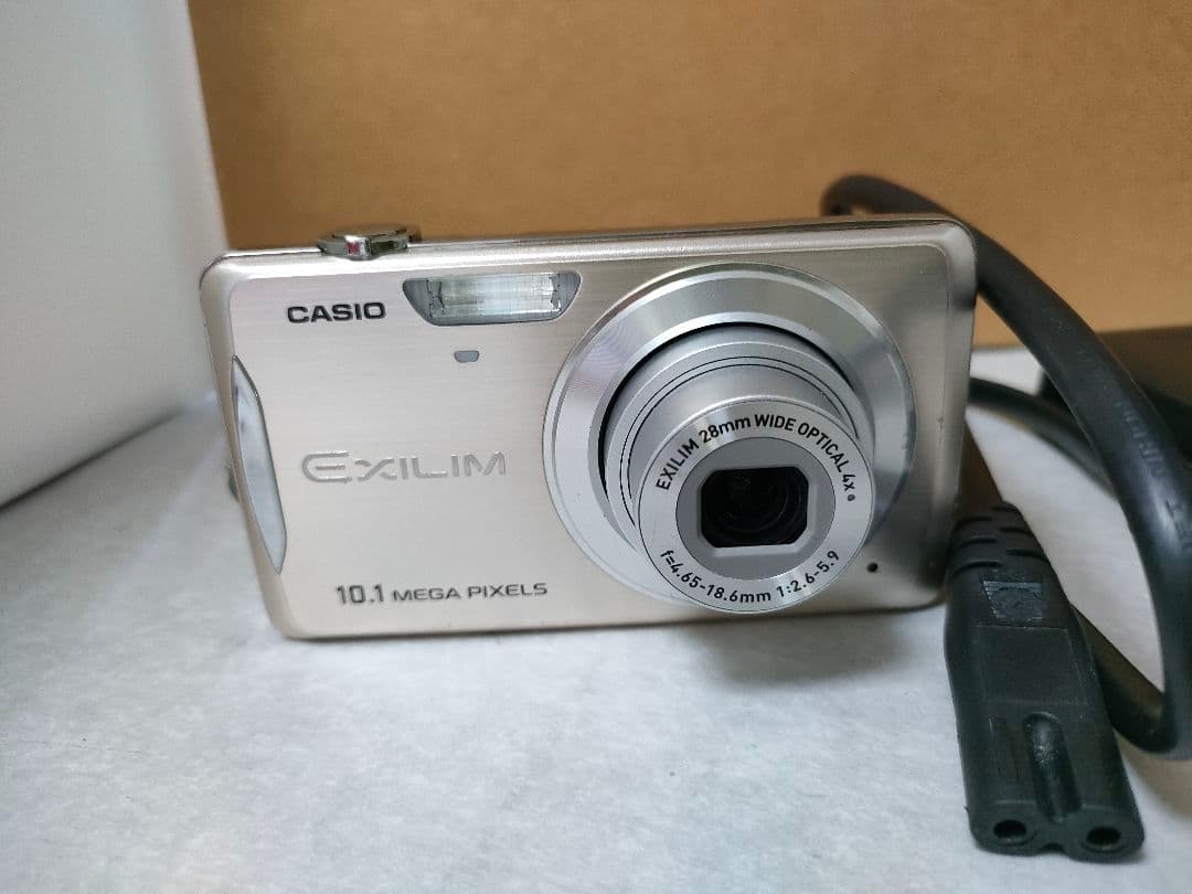 CASIO EXILIM EX-Z270　シルバー　 デジタルカメラ