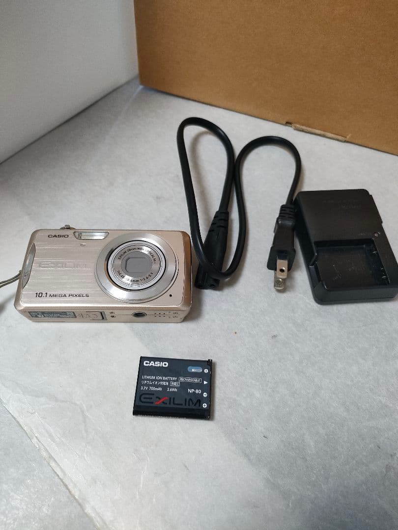 CASIO EXILIM EX-Z270　シルバー　 デジタルカメラ