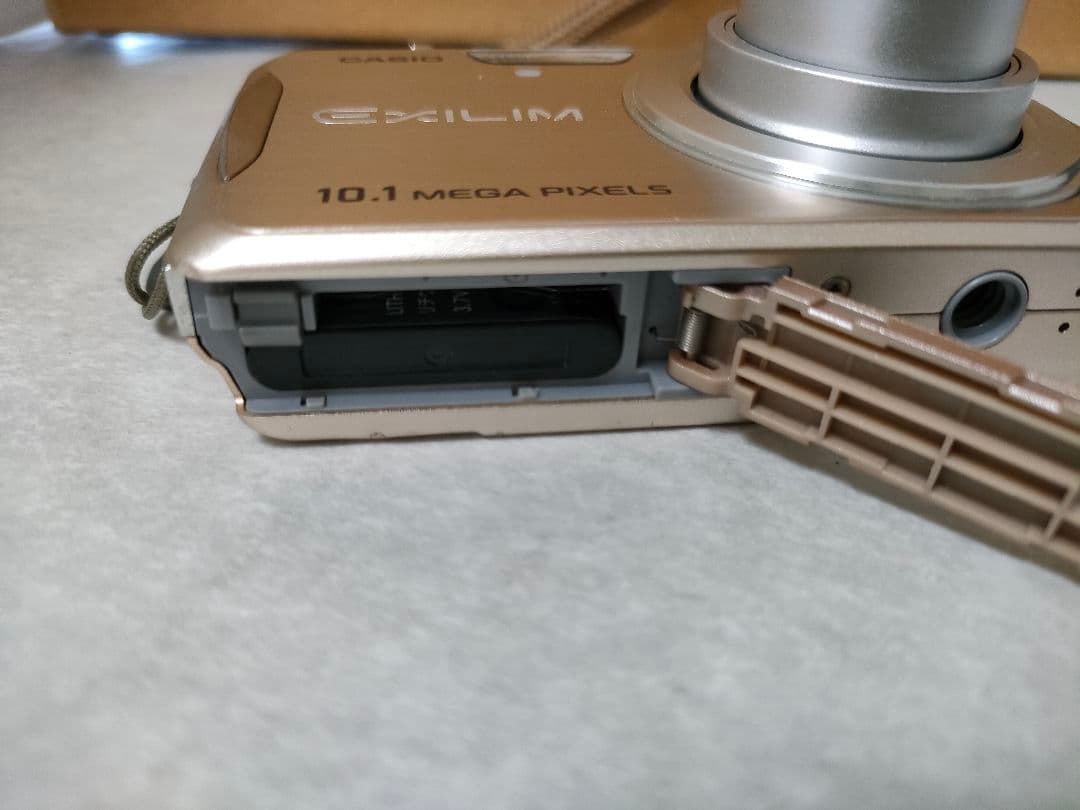 CASIO EXILIM EX-Z270　シルバー　 デジタルカメラ