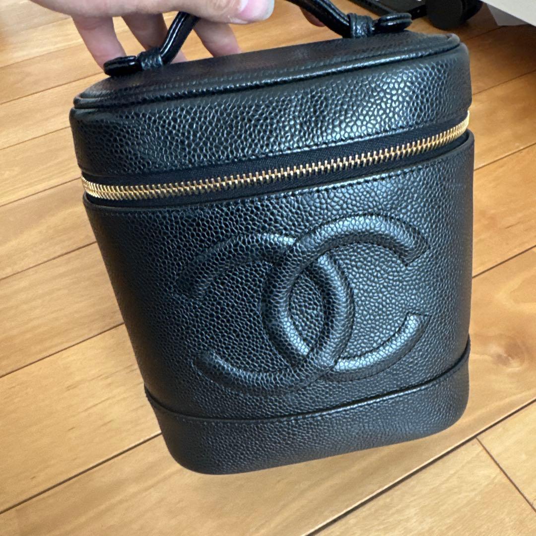 CHANEL ブラックレザーポーチ