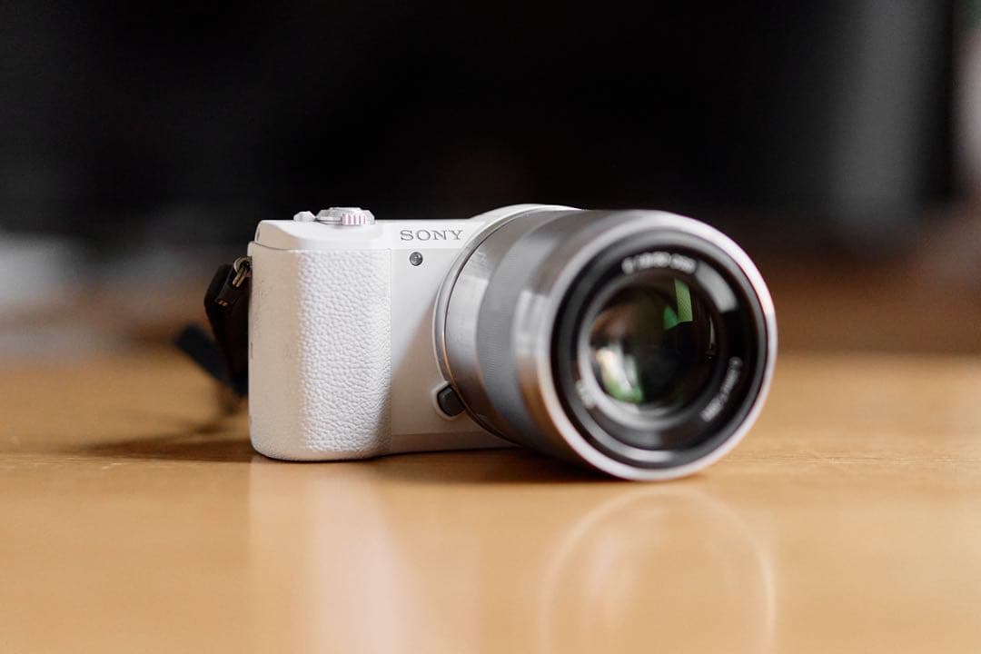 美品 SONY α5100 ミラーレス一眼　ボディのみ