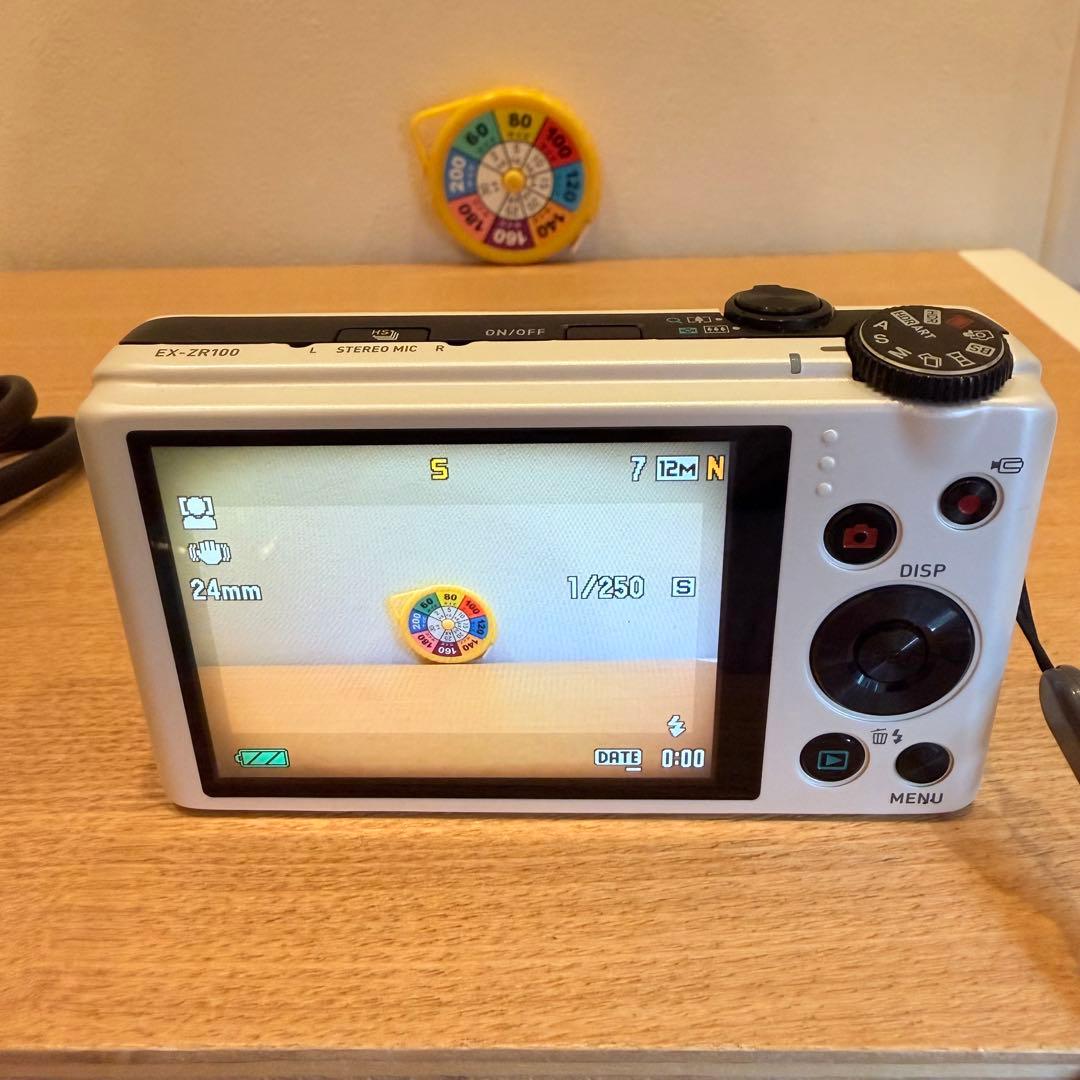 カシオCASIO EXILIM EX-ZR100 デジカメ y2k コンデジ
