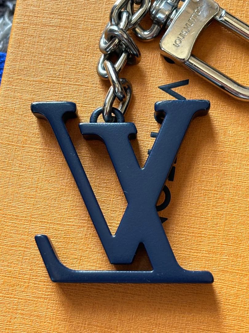 ルイヴィトン　イニシャル LV キーリング キーホルダー チャーム
