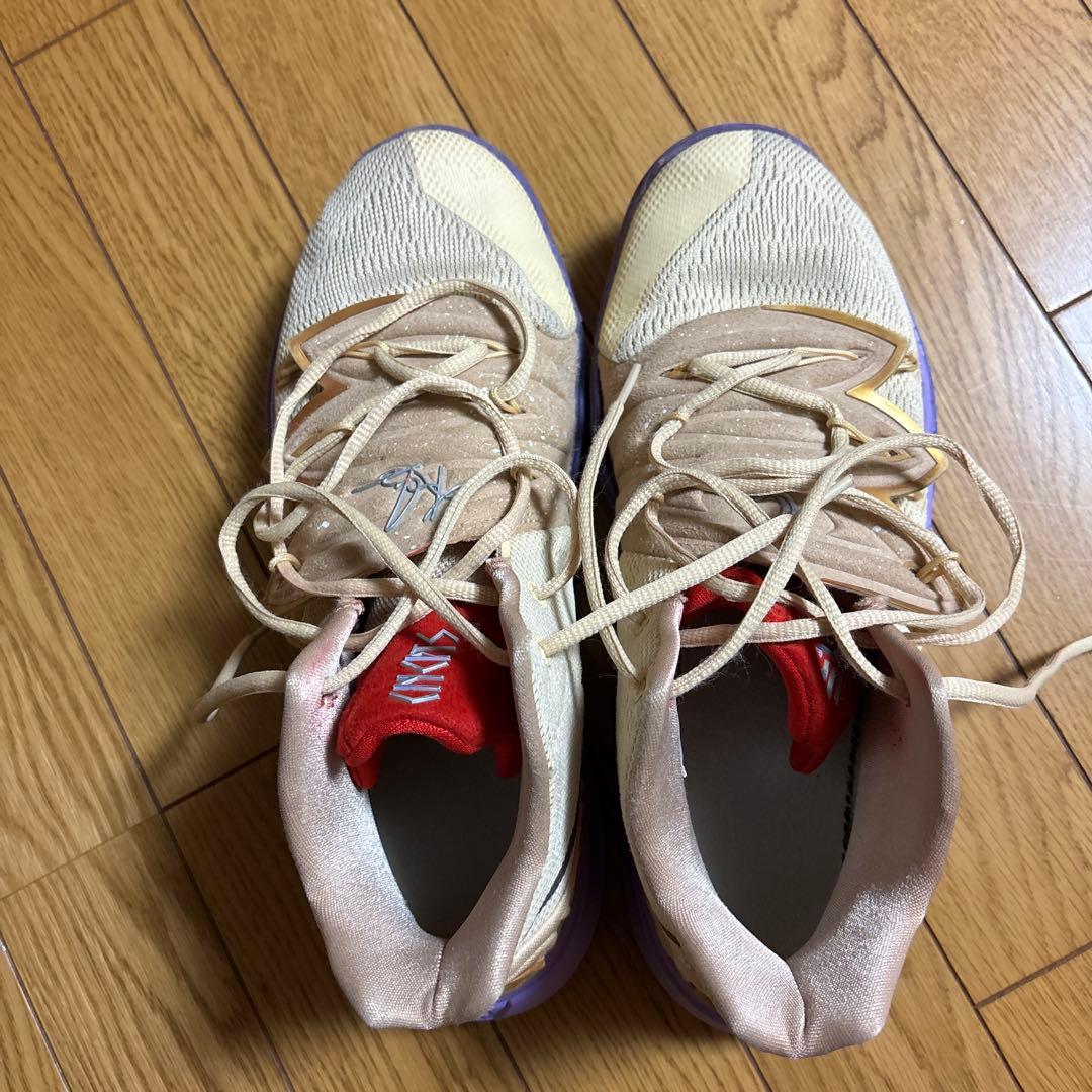 カイリー5 Nike Kyrie 5 ベージュ/パープル バスケットシューズ