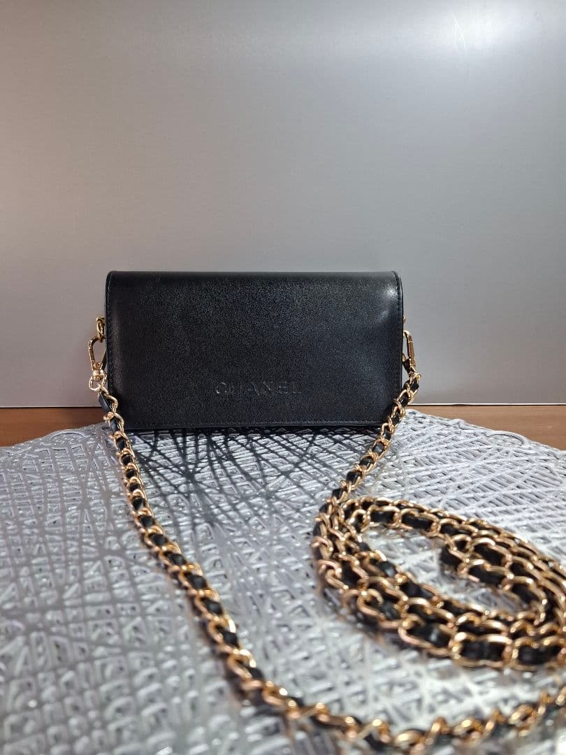 CHANEL 　ロゴマトラッセ　サングラスケース　斜め掛け