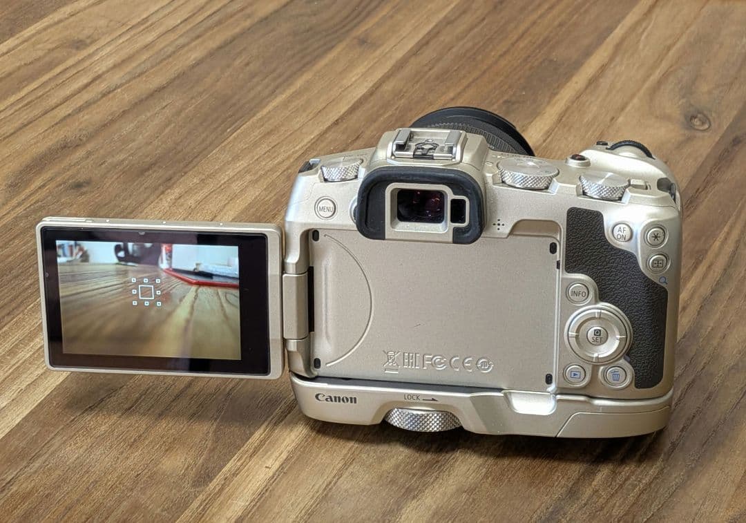 Canon EOS RP ミラーレス一眼 レンズ付き ゴールド ボディ