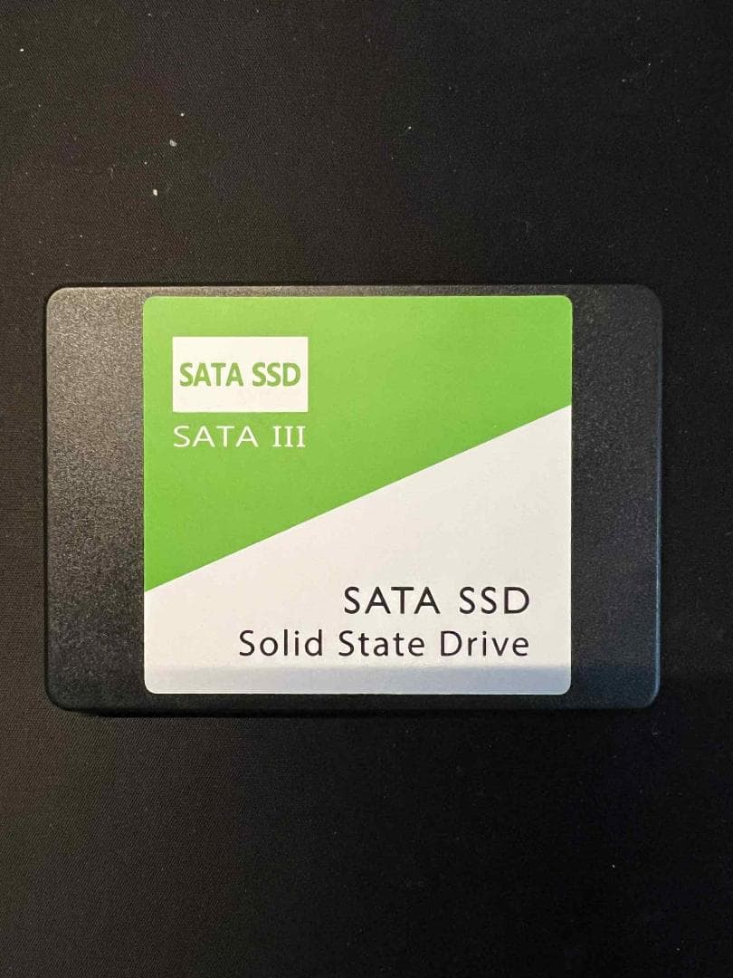 新品に近い　SATA III 4TB 2.5インチSSD