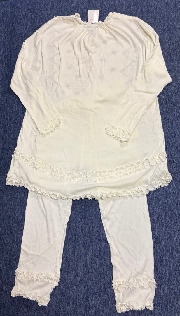 さえら　ヒスクローネ　綿100%レース100%パジャマ