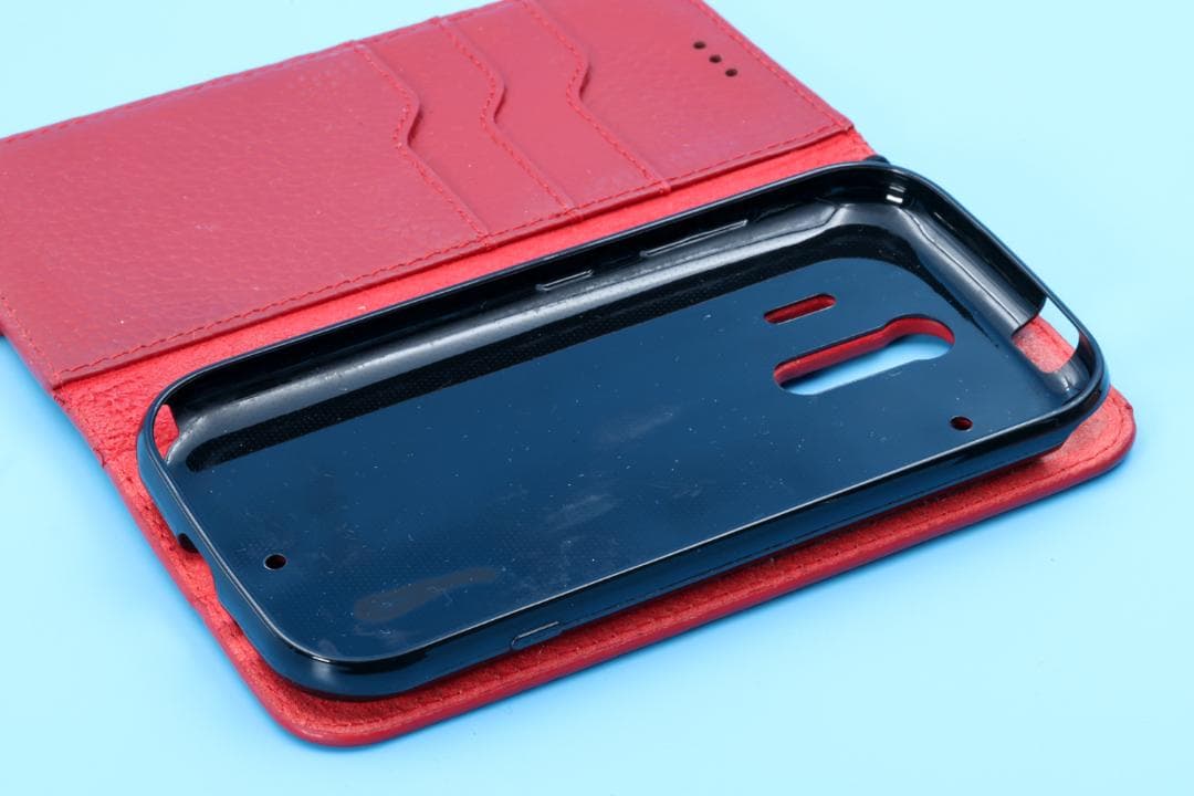 docomo　F-42A らくらくスマートフォン ホワイト　おまけつき