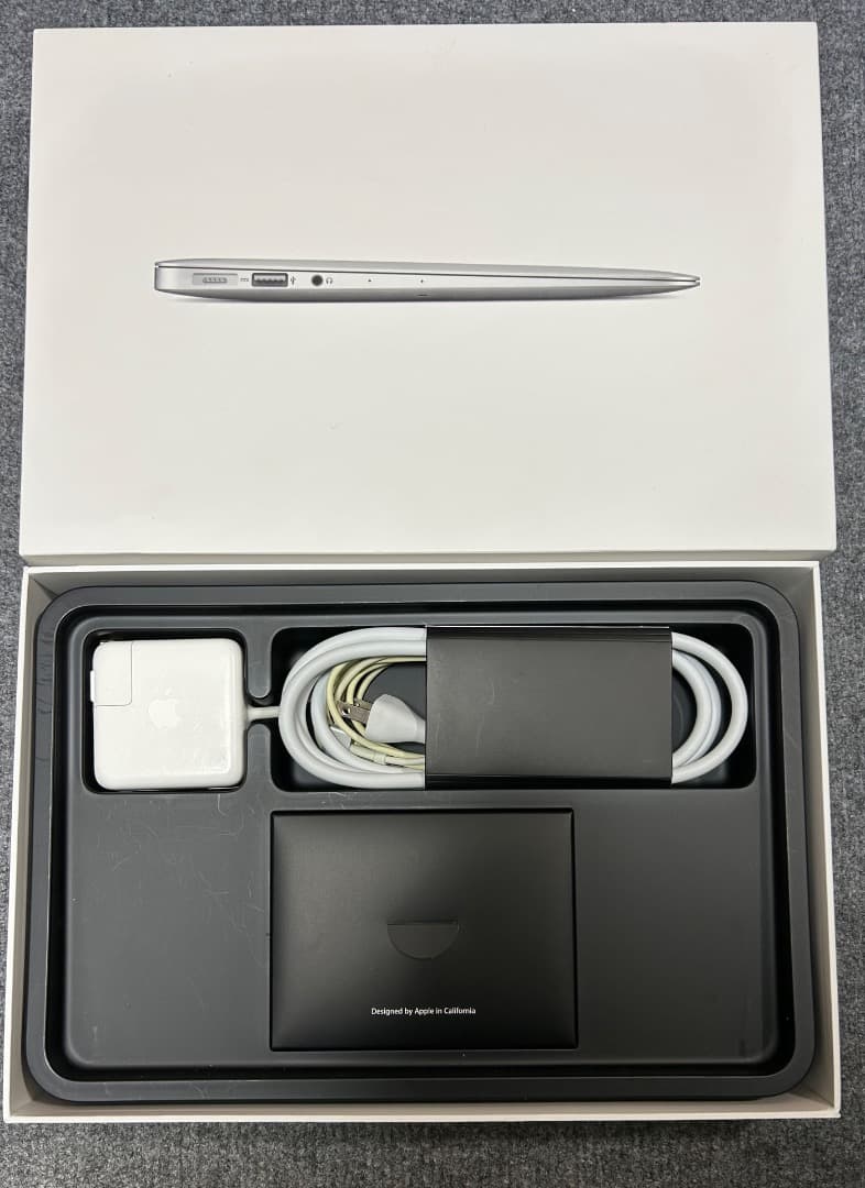 MacBook Air i7 8Gb 11インチ 新品1TbSSD 傷無し極上品