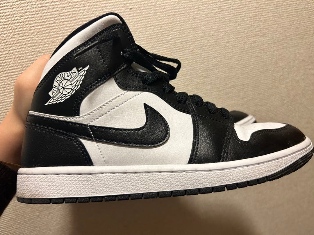 Air Jordan 1 MIDブラック/ホワイト ハイカットスニーカー