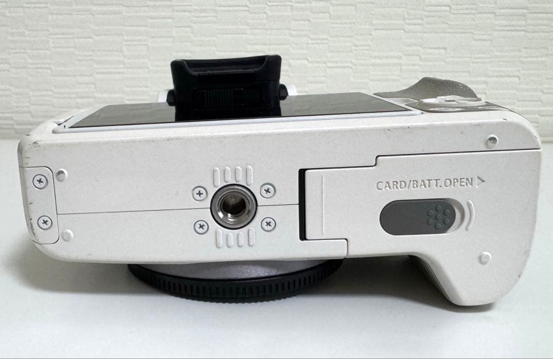 Canon EOSkissM　ズームレンズキット 18-150mm　ホワイト