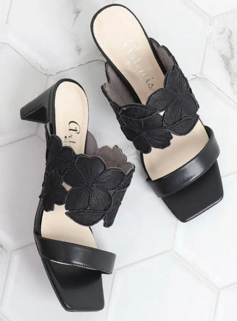 お値下げ　アルテミスバイダイアナ　フラワー刺繍ミュールサンダル　ブラック　L