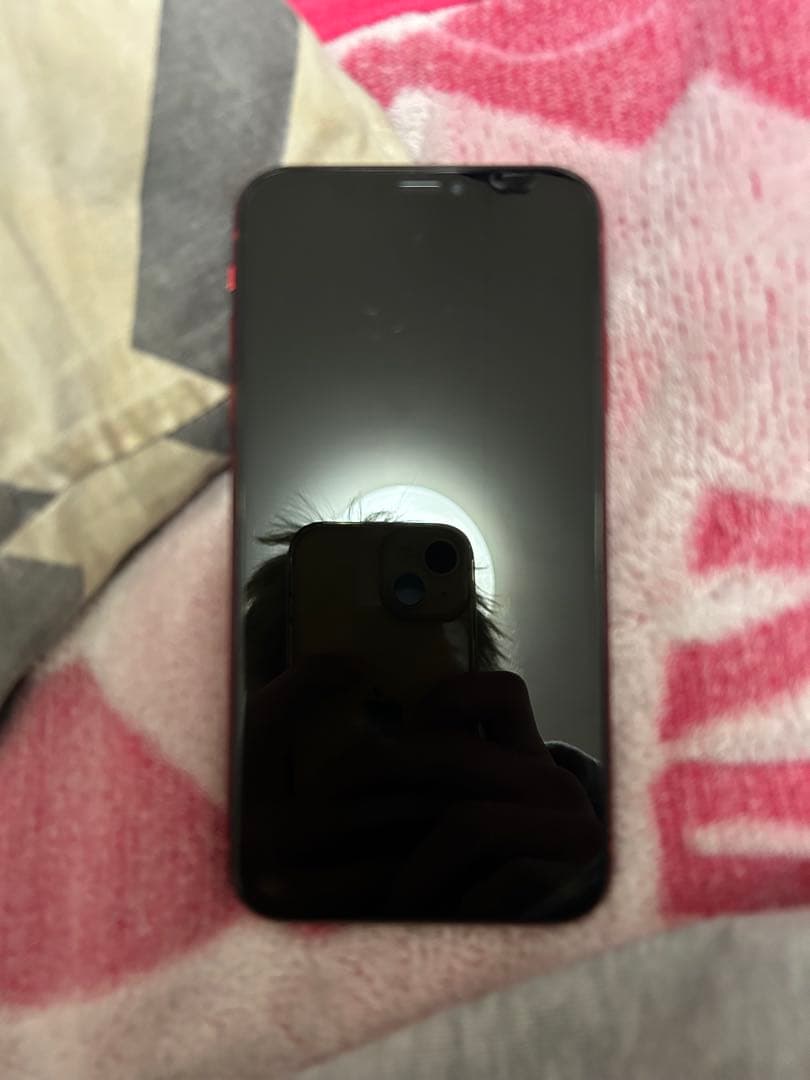 iPhone XR レッド 背面ひび割れあり